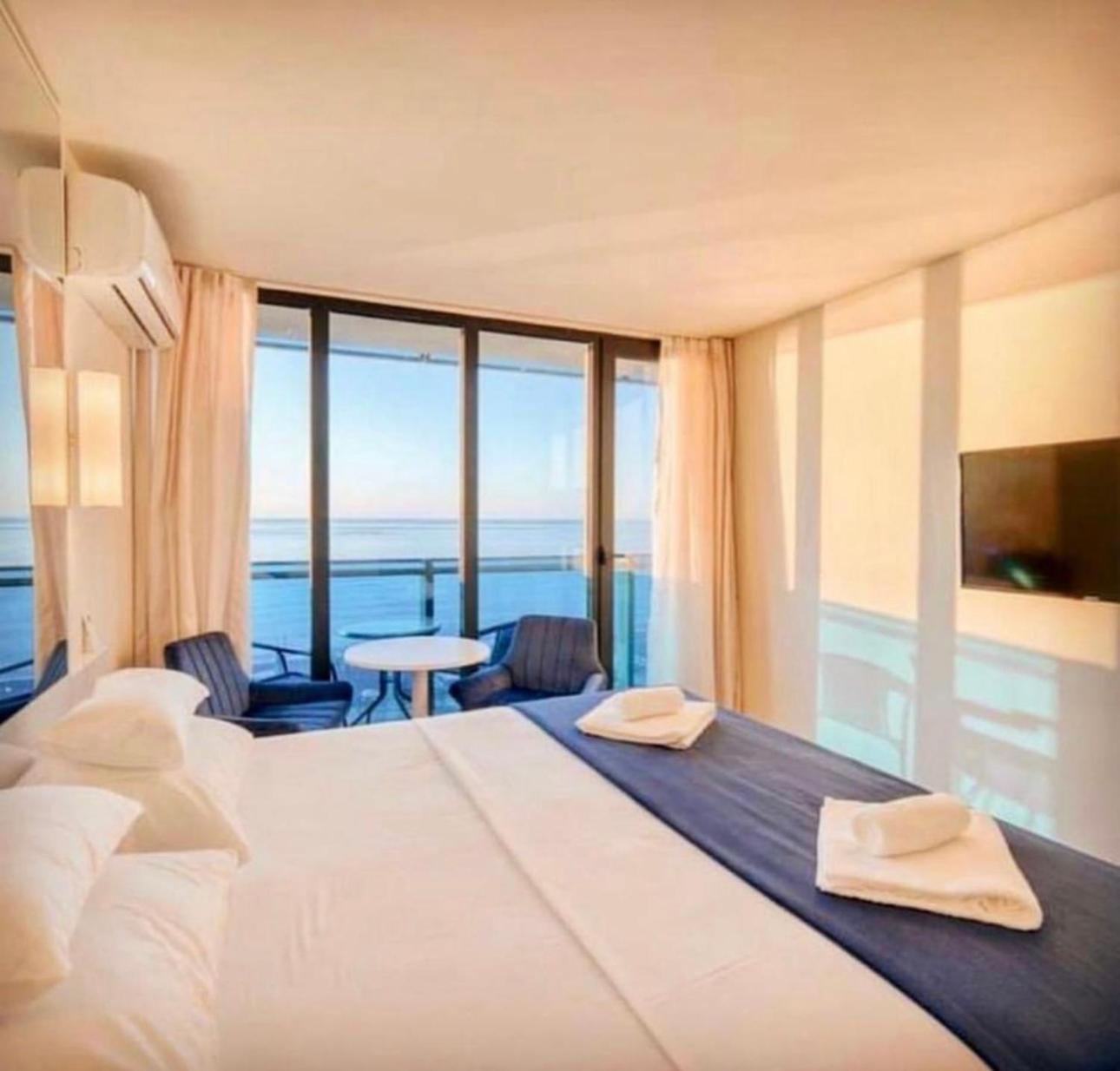 Orbi City Apartment With Sea View バトゥーミ エクステリア 写真