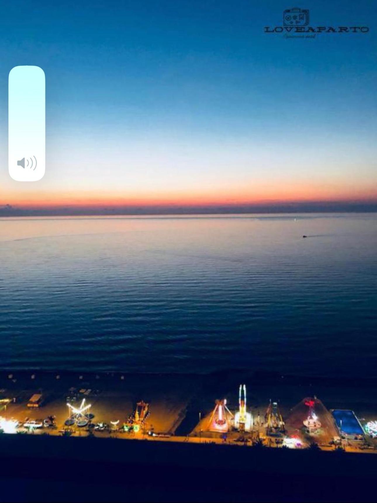 Orbi City Apartment With Sea View バトゥーミ エクステリア 写真